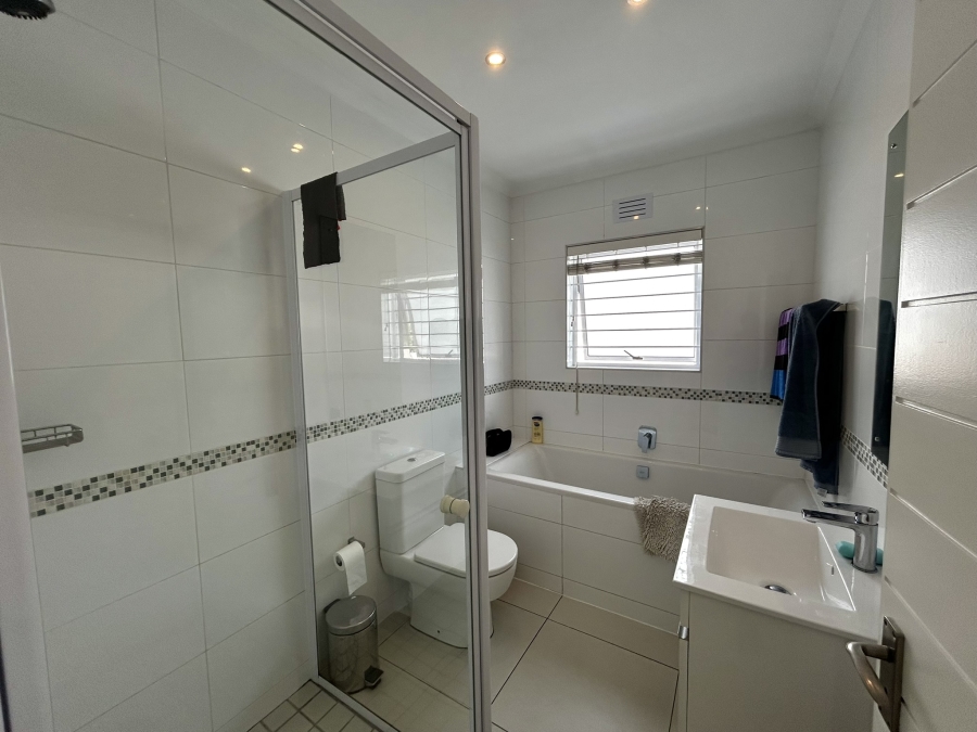 To Let 4 Bedroom Property for Rent in Sunningdale Western Cape